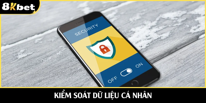 Kiểm soát dữ liệu qua quyền người chơi